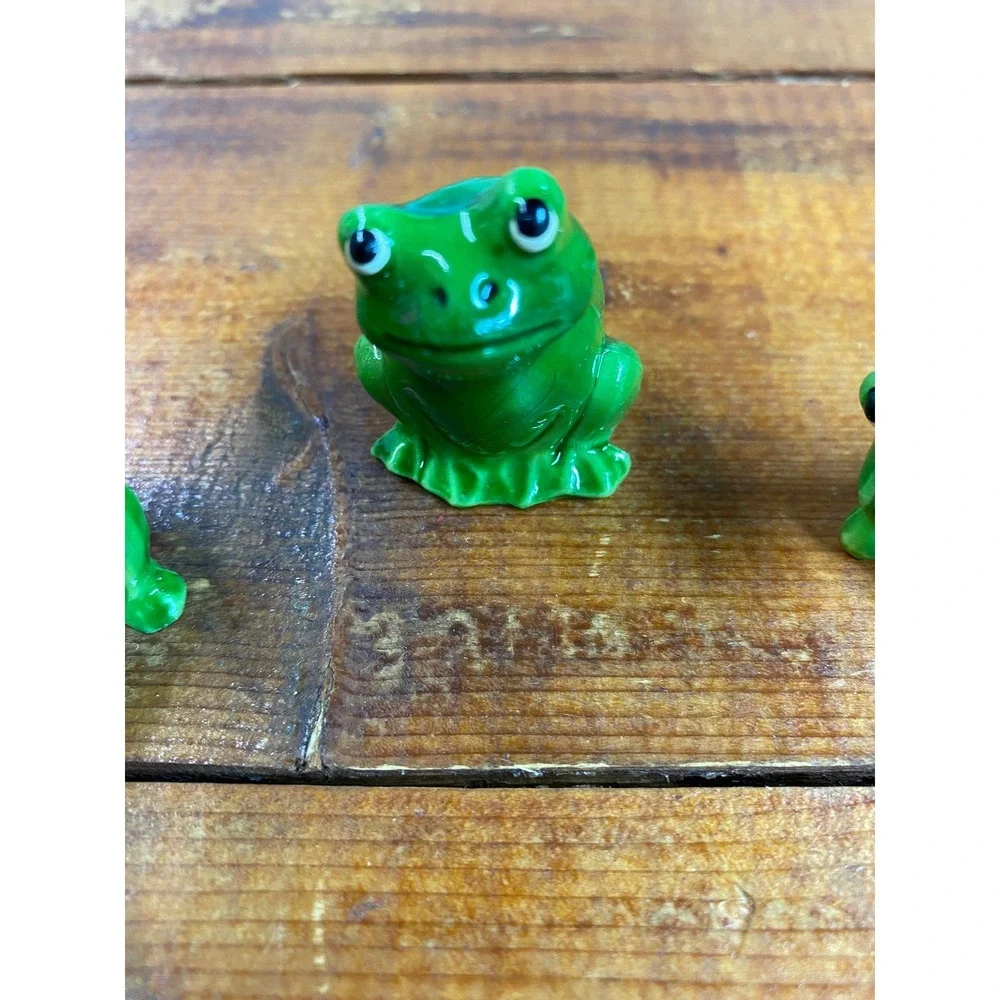 Set of 3 Miniature Green Frog Figurines Glossy Resin Tiny Garden Decor Statues